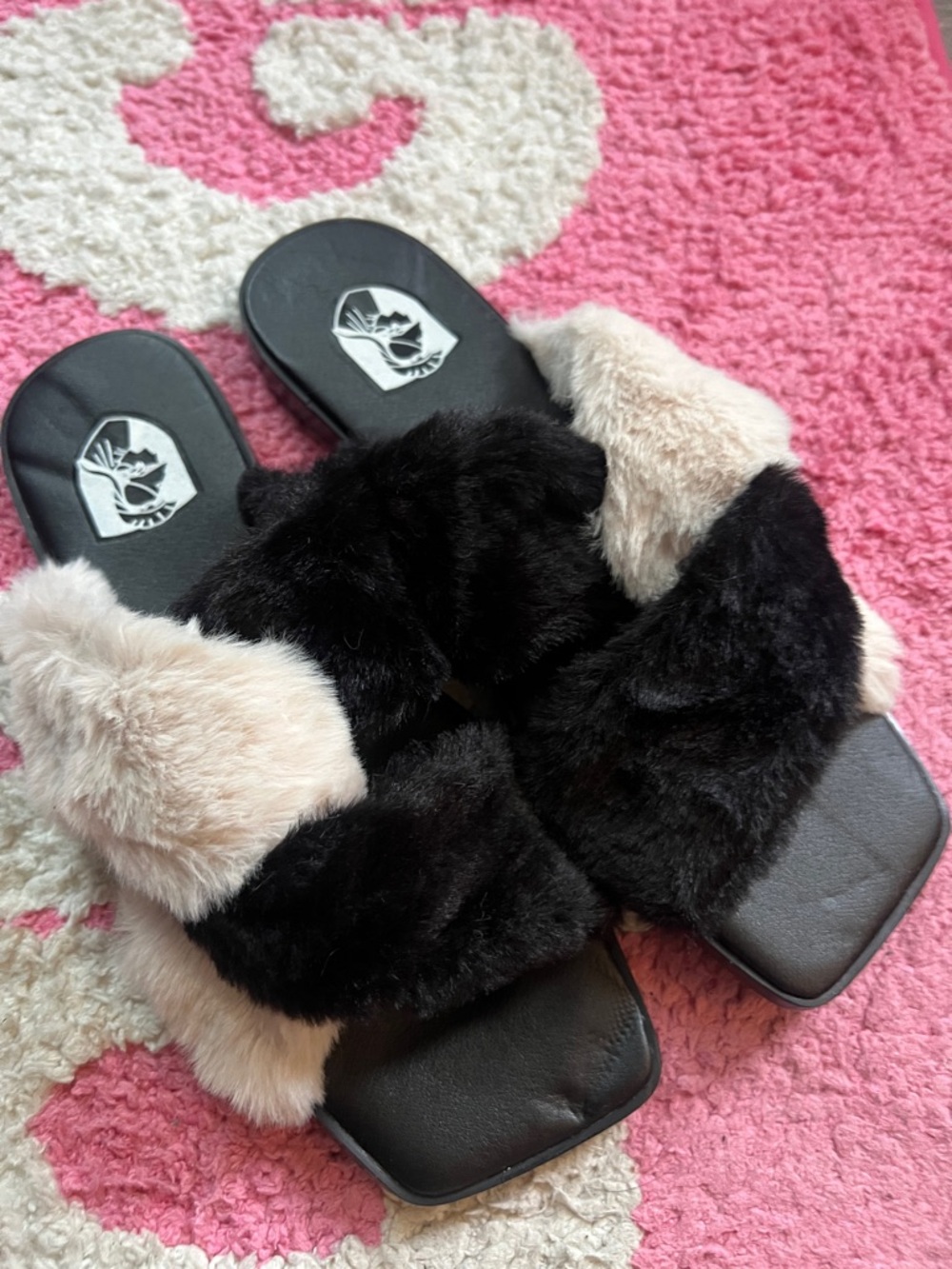 VHNY Two-Tone Faux Fur Slide Sandals in Black and Cream